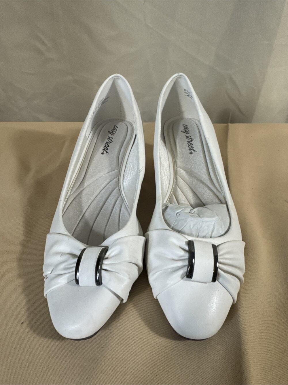 Easy Street Women’s 8.5 WW White Bow Low Block Heel Pumps Dress Shoes